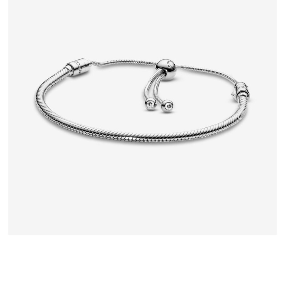 🆕🆕 Authentic Pandora silver snake chain comes with box and bag of purchase.